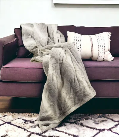 Homezia 50" X 60" Grey And White Modern Contemporary Heated Throw Blankets