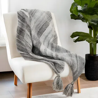 Homezia Gray Woven 100% Poly Pet Throw Blanket