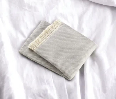 Homezia Soft Light Gray Links Pattern Throw Blanket