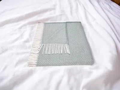 Homezia Soft Sage Links Pattern Throw Blanket