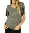 Honey Punch Camo Choker Tee In Green In Green