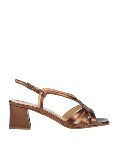 Hope Shoes Woman Sandals Bronze Size 6 Leather In Yellow