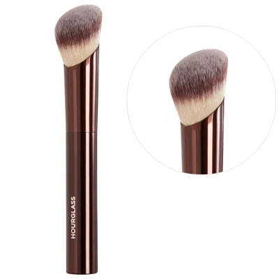 HOURGLASS AMBIENT SOFT GLOW FOUNDATION BRUSH 1.27 OZ / 36 G