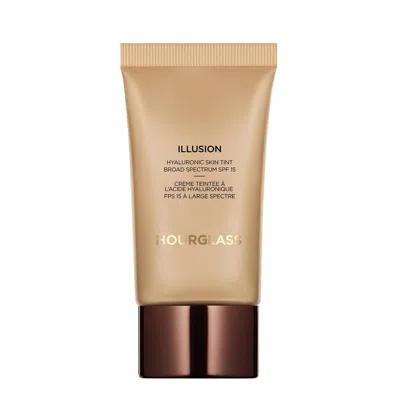 Hourglass Illusion Hyaluronic Skin Tint In White