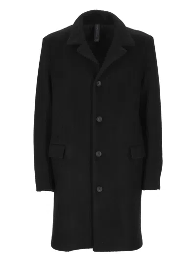 Hōsio Buttoned Coat In Black