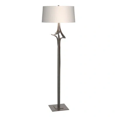Hubbardton Forge Antasia 59" Floor Lamp In Flax,dark Smoke