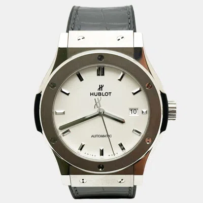 Pre-owned Hublot Classic Fusion 542.nx.2611.lr Automatic Opaline Titanium Men's Wristwatch 42 Mm In White