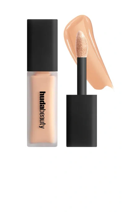 Huda Beauty Faux Filter Luminous Matte Concealer