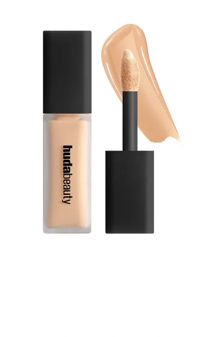 Huda Beauty Faux Filter Luminous Matte Concealer