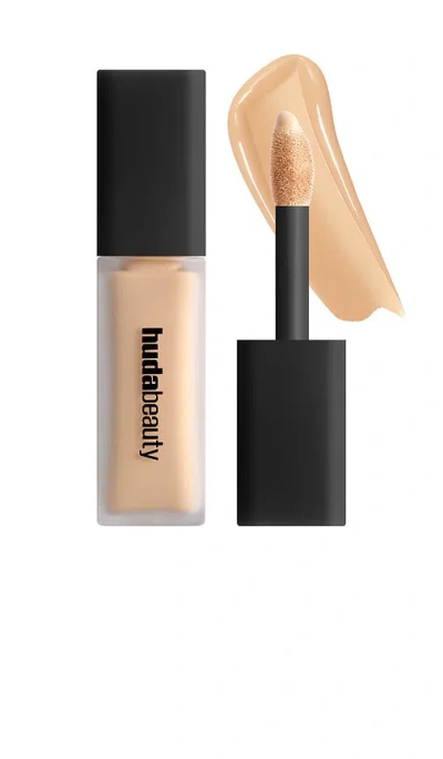 Huda Beauty Faux Filter Luminous Matte Concealer