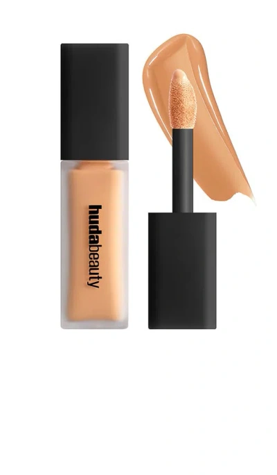 Huda Beauty Faux Filter Luminous Matte Concealer