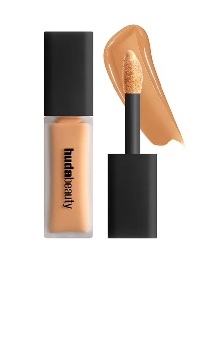 Huda Beauty Faux Filter Luminous Matte Concealer