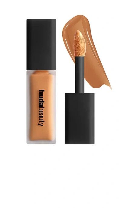 Huda Beauty Faux Filter Luminous Matte Concealer