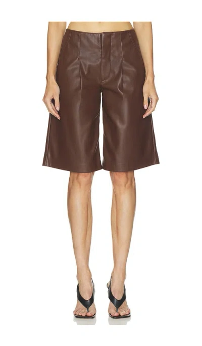 Hudson Faux Leather Pleated Trouser Short In Chicory Coffee