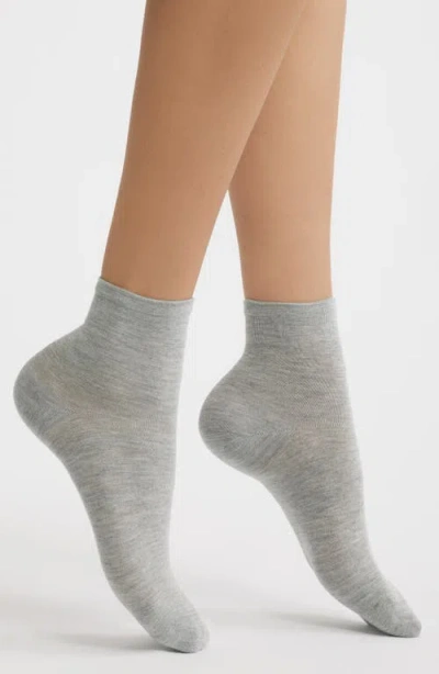 Hue Sleek Crew Socks In Gray