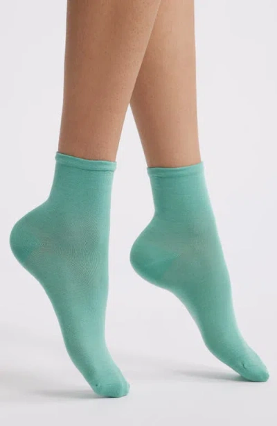 Hue Sleek Crew Socks In Green