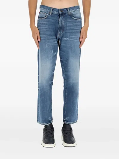 HUGO BOSS DISTRESSED-DETAILS LOGO-PATCH JEANS