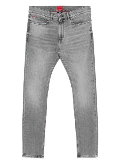 Hugo Boss Logo-plaque Jeans In Gray