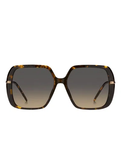 Hugo Boss 玳瑁纹几何形镜框太阳眼镜 In Brown