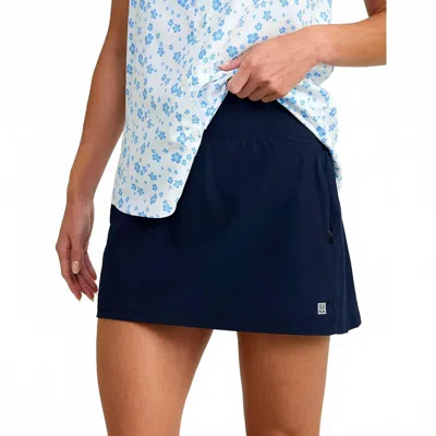 Huk Women's Tide Point Performance Skort In Naval Academy In Blue