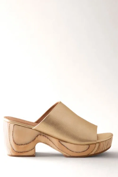 Huma Blanco Katlyn Platform Clog In Gold