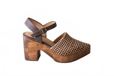 Huma Blanco Women's Pearl Clogs In Brown