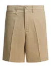 纽扣开合卡其短裤