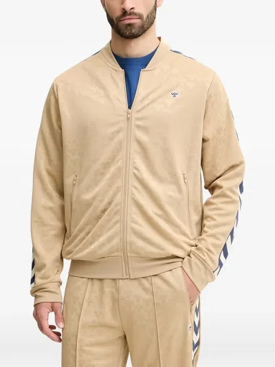 Hummel 패턴 스트라이프 디테일 재킷 In Neutral