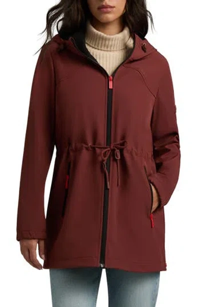 Hunter Florence Hooded Softshell Jacket In Burgundy