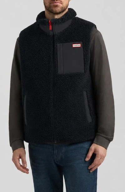 Hunter Noah Faux Shearling Vest In Black
