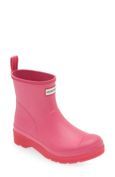 Hunter Play Short Waterproof Rain Boot In Magenta Flux