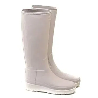 Hunter Unisex Refined Creeper Tall Boot In Clatter Gray In White