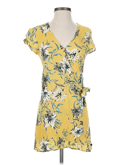 Pre-owned Hurley Casual Dress In Yellow