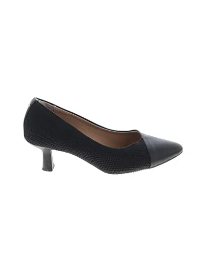 Pre-owned Hush Puppies Flats In Black