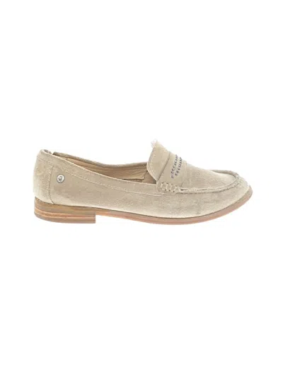 Pre-owned Hush Puppies Flats In Tan