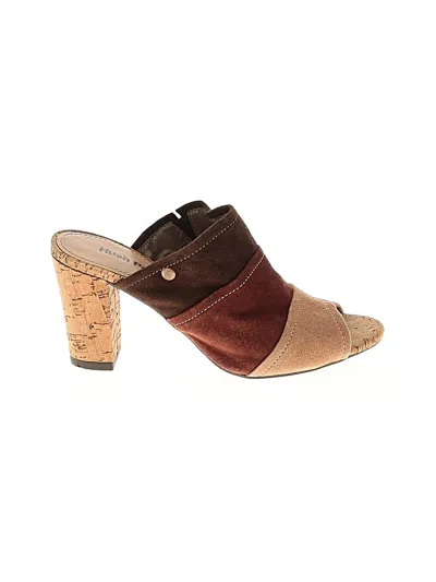 Pre-owned Hush Puppies Heels In Brown