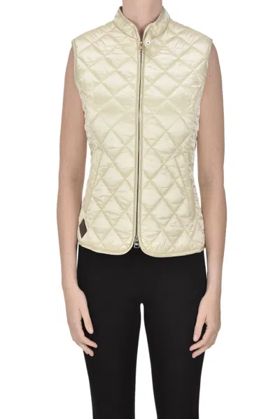 Husky Quilted Gilet In Cream
