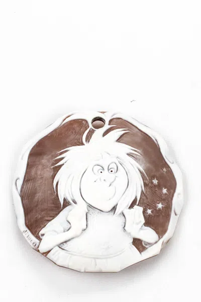 I Bello Womens Madam Mim Cameo Pendant White
