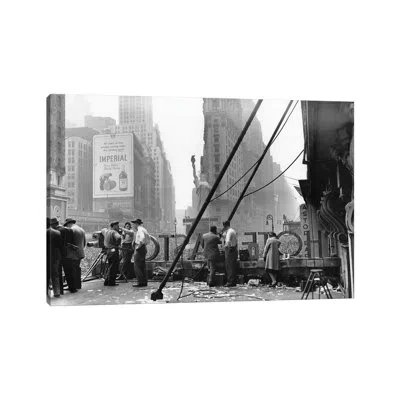 Icanvas V-e Day (times Square, Nyc 1945) By Ruth Orkin - Photograph Print In No Matte,wrapped Canvas