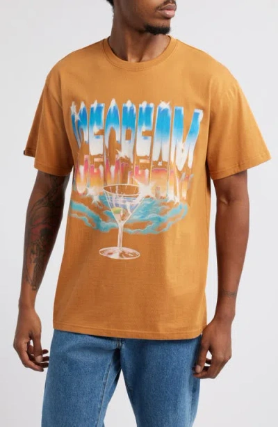 Icecream Martini Graphic T-shirt In Cashew
