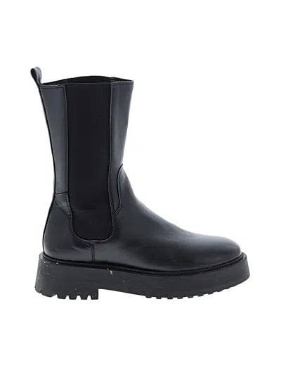 Pre-owned Ichi Boots In Black