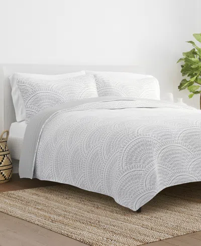 Ienjoy Home Scallop Reversible 3-pc. Quilt Set, King/california King In Light Gray