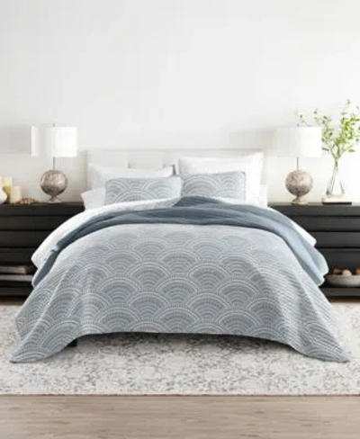 Ienjoy Home Scallop Reversible Lightweight Quilt Sets In Blue