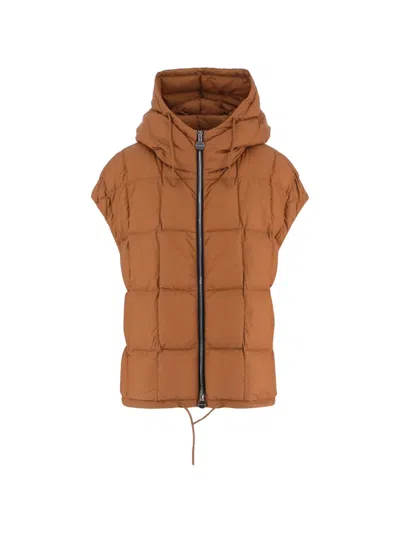 Ienki Ienki Cozy Quilted Hooded Gilet In Brown