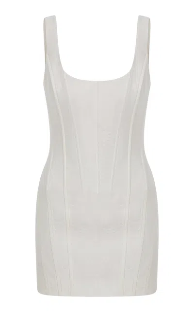 Ila Moda Operandi In White