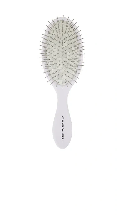 Iles Formula Signature Styling + Wet Brush In White