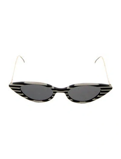 Pre-owned Illesteva Cat-eye Tinted Sunglasses In Black