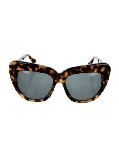 Pre-owned Illesteva Cat-eye Tinted Sunglasses In Black