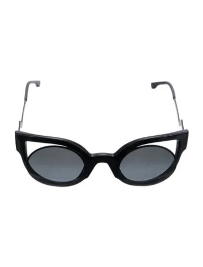 Pre-owned Illesteva Cat-eye Tinted Sunglasses In Black