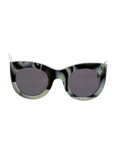 Pre-owned Illesteva Cat-eye Tinted Sunglasses In Black
